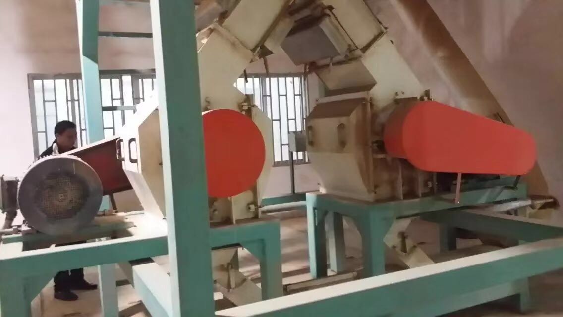 曲塊粉碎機
